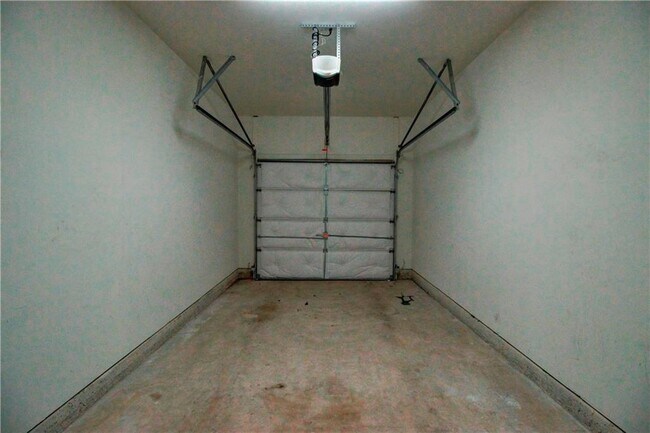 Building Photo - 2920 Thrushwood Dr