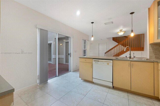 Building Photo - 11066 Longboat Dr
