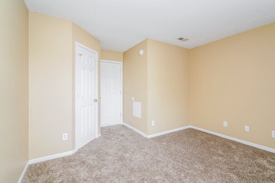 Building Photo - 5681 N Jefferson Dr