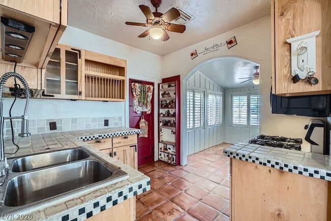 Building Photo - 536 Avenue L