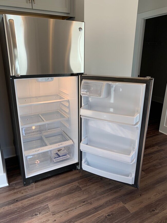 Building Photo - One level home with GARAGE and FENCED BACKYARD!