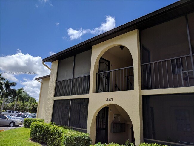 Building Photo - 441 Pine Glen Ln