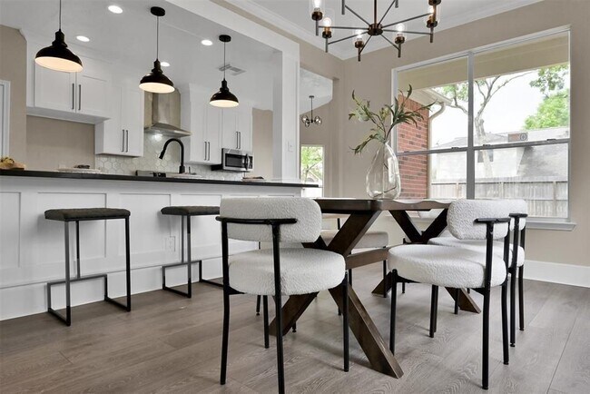 Building Photo - 14410 Cypress Falls Dr