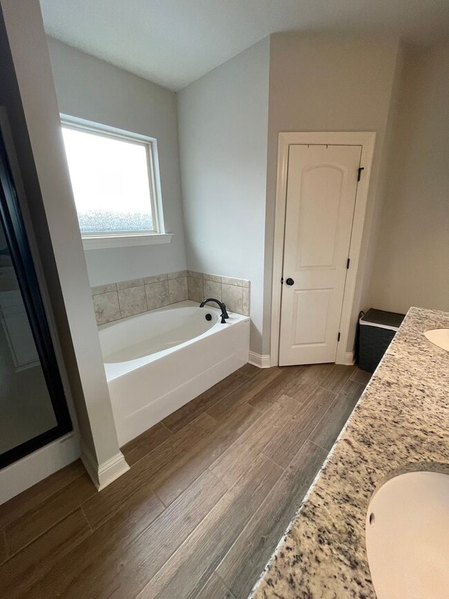 Building Photo - Gorgeous 3 Bedroom Home in Lucien Fields - Only 5 Years Old!