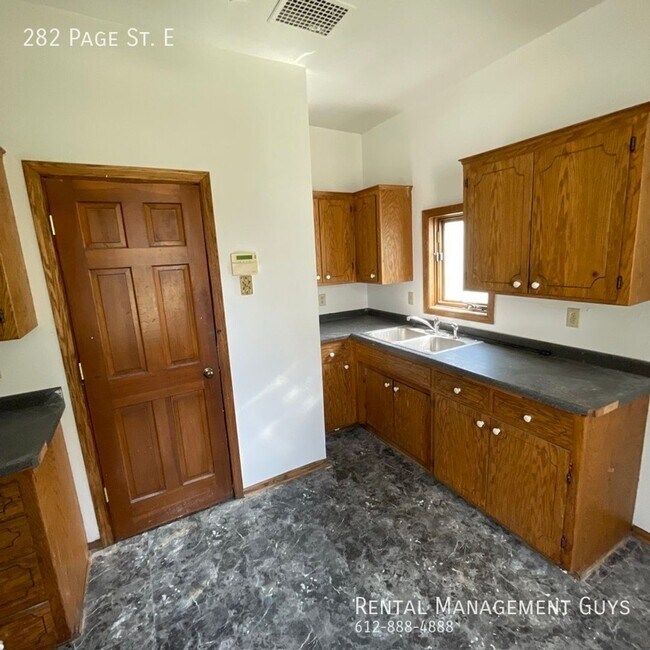 Building Photo - 282/284 Page St E