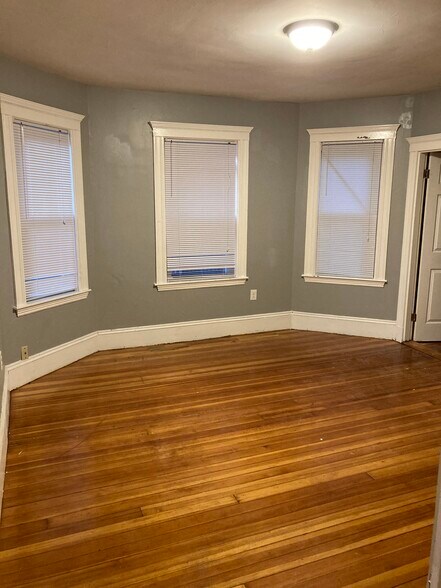 Building Photo - 98 Topliff St