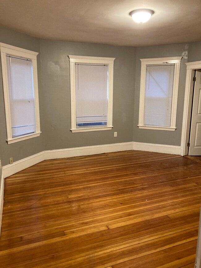 Building Photo - 98 Topliff St