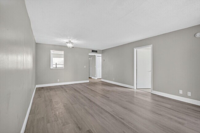 Building Photo - 14527 Bonaire Blvd