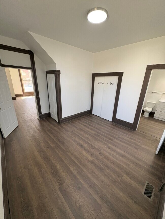 Building Photo - 253 W Morrison St