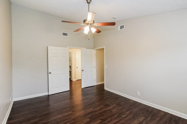 Building Photo - 3001 High Rigger Dr