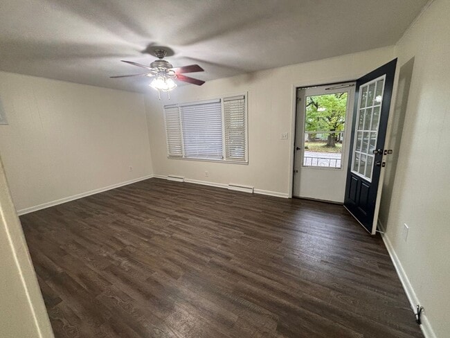 Building Photo - 1010 Larkin Dr