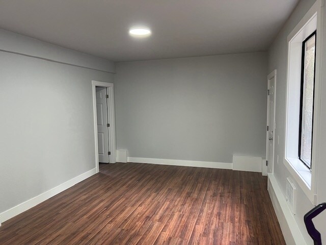 1st floor living room - 440 S 312th St - Garage Top