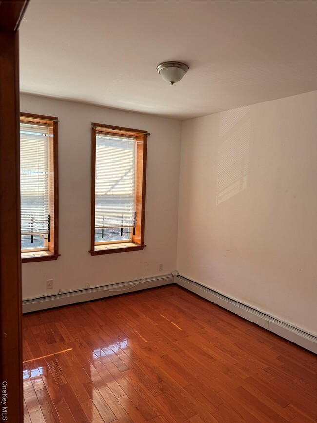 Building Photo - 723 45th St