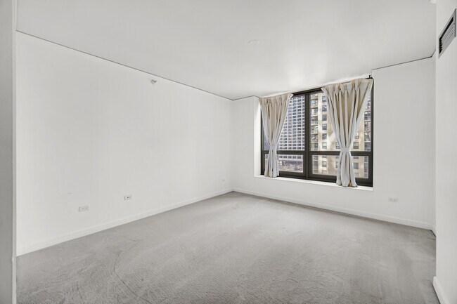 Building Photo - 420 E Waterside Dr