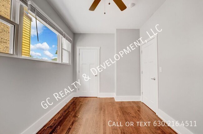 Building Photo - 4329 N Ashland Ave