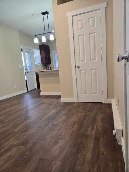 Building Photo - 105 Elbow Ct