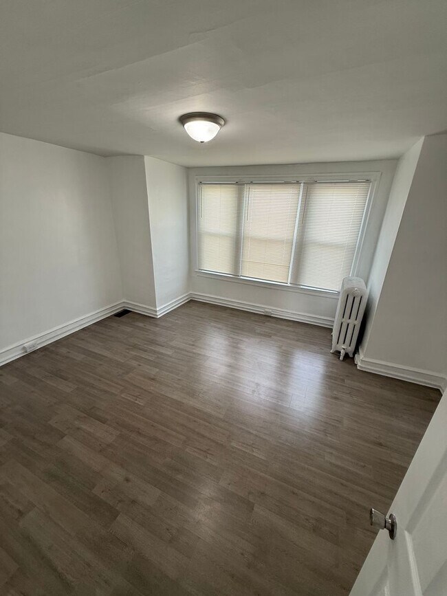 Building Photo - 6754 Linmore Ave