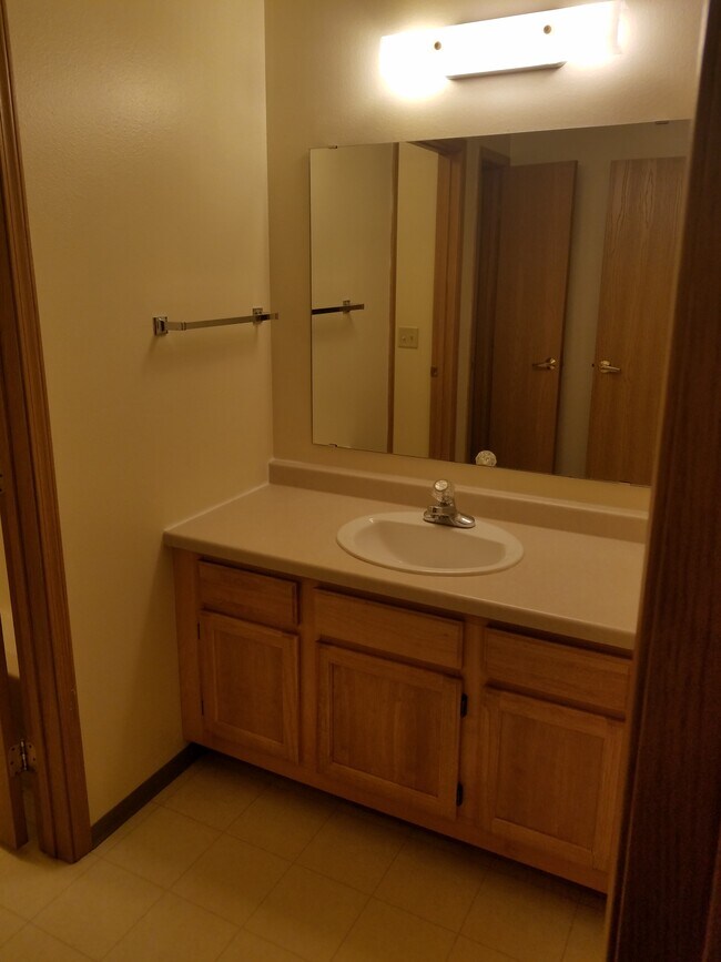 Building Photo - 233 Birch St N