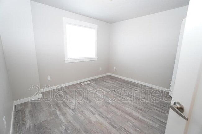 Building Photo - 435 2nd Ave N
