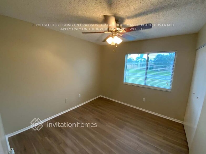 Building Photo - 806 Tappen Ct NE