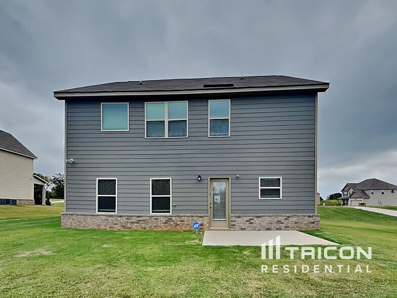 Building Photo - 135 Massey Ln