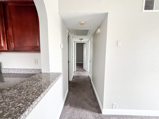 Building Photo - 2112 Sunfish Dr