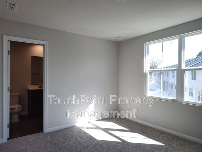 Building Photo - 8031 Sinnet Pl