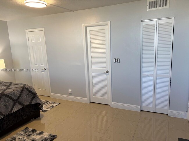 Building Photo - 427 Golden Isles Dr