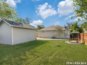 Building Photo - 1019 W Rosewood Ave