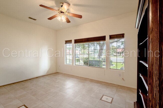 Building Photo - 4 Bedroom/2.5 Bath Home with Paid Solar an...