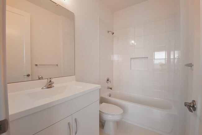 Building Photo - 9632 Highland Pointe Pass