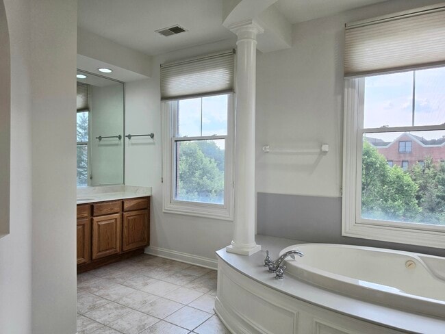 Building Photo - 2085 Valor Ct