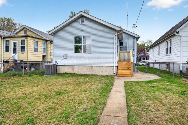 Building Photo - 5324 Nagel Ave