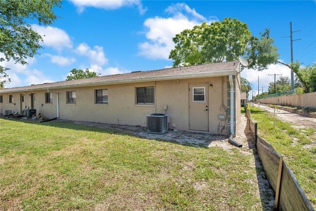 Building Photo - 725 Northlake Blvd