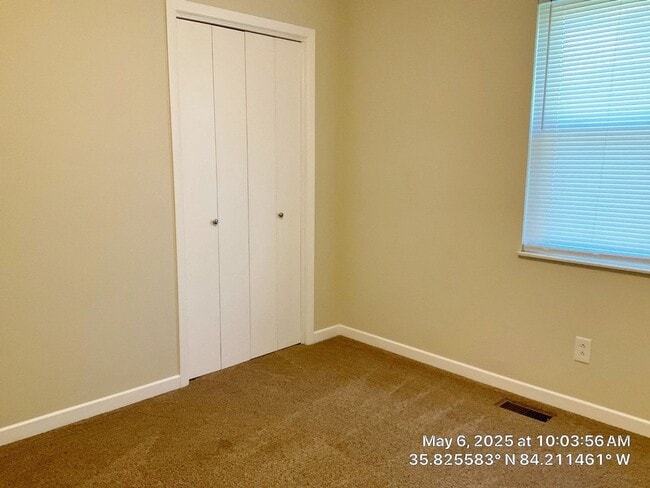 Building Photo - ** ~~ Beautiful 3 bedroom 2 bath house in ...
