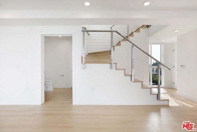 Building Photo - 8561 Belmont St