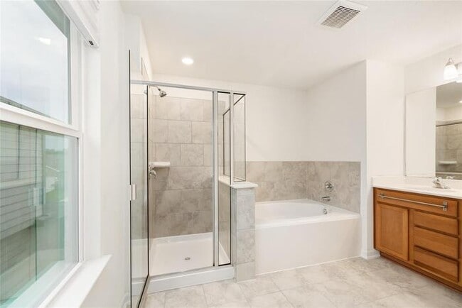 Building Photo - Stunning 3 beds 3 baths in Houston!