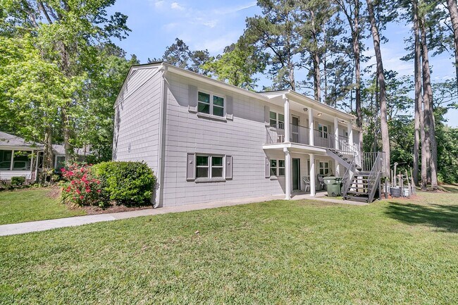 Building Photo - Charming 2BR/1BA Apartment in the Heart of Summerville