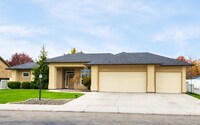 Building Photo - Wonderful Home Near GolfView Golf Course!