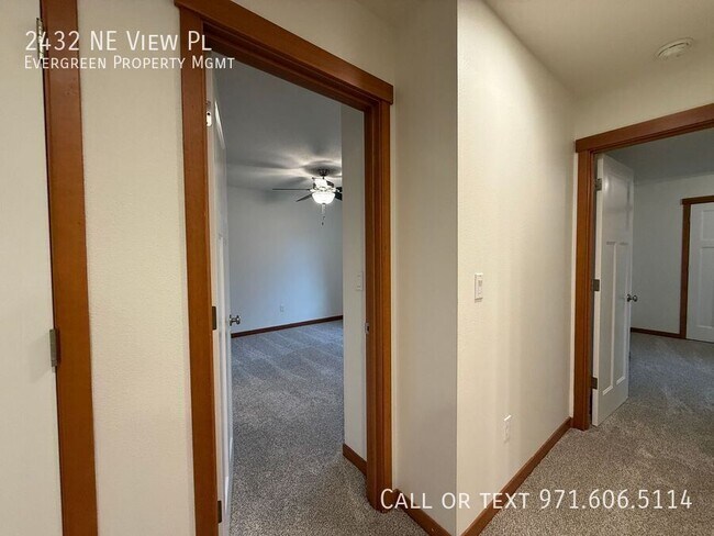 Building Photo - 2432 NE View Pl