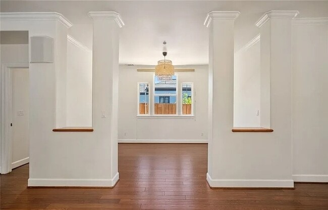 Building Photo - 720 Islay St