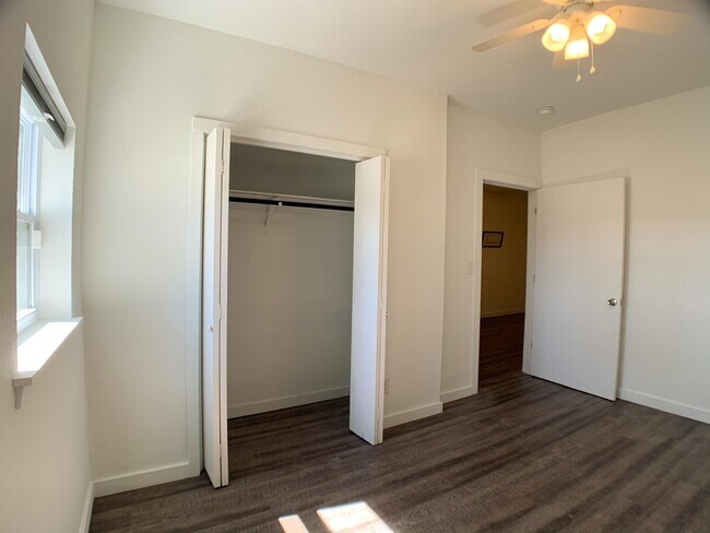 Building Photo - 404 N Findlay Ave