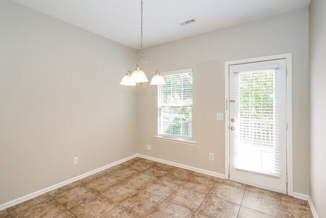 Building Photo - 542 Pippin Dr