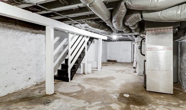 Building Photo - Spacious 3-Bedroom 2 Bath Home with Modern Comforts