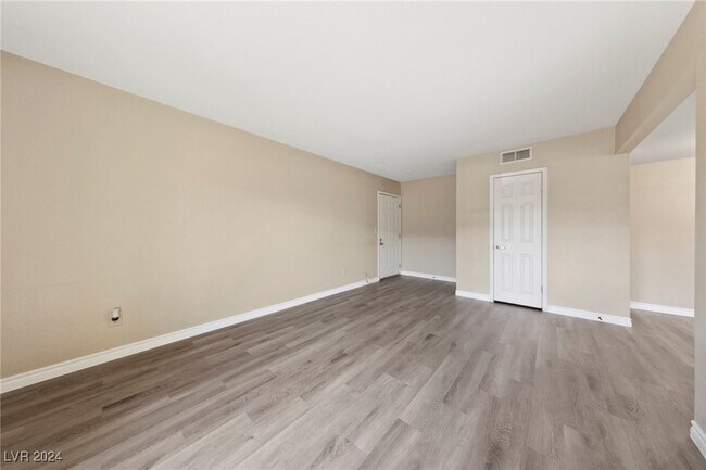 Building Photo - 4921 Indian River Dr