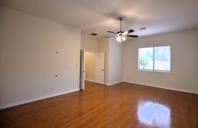Building Photo - 1646 E Hawken Pl