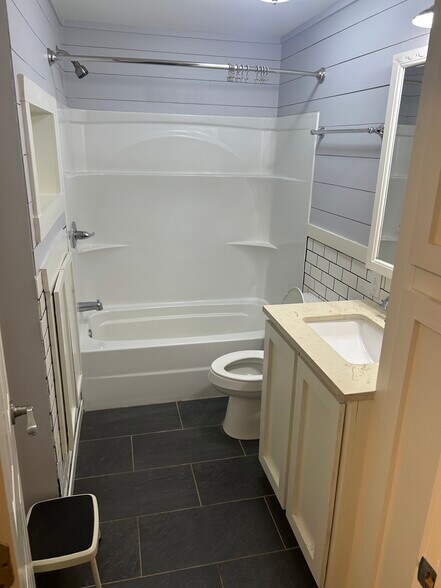 Building Photo - 265 Melita Rd