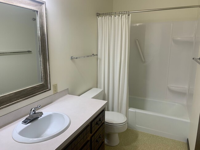 Building Photo - Looking for country living? Check out this...