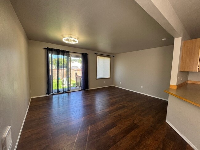 Building Photo - 207 Kansas St SW