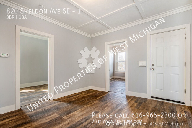 Building Photo - Available Now | 3 Bedroom 1 Bath Lower Lev...